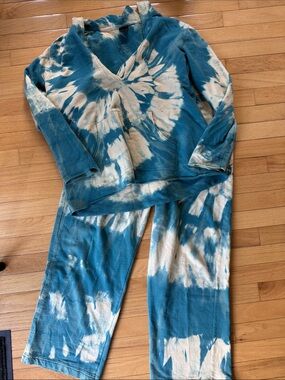 Upcycled by jazzy river designs - blue & cream tie dye lounge set